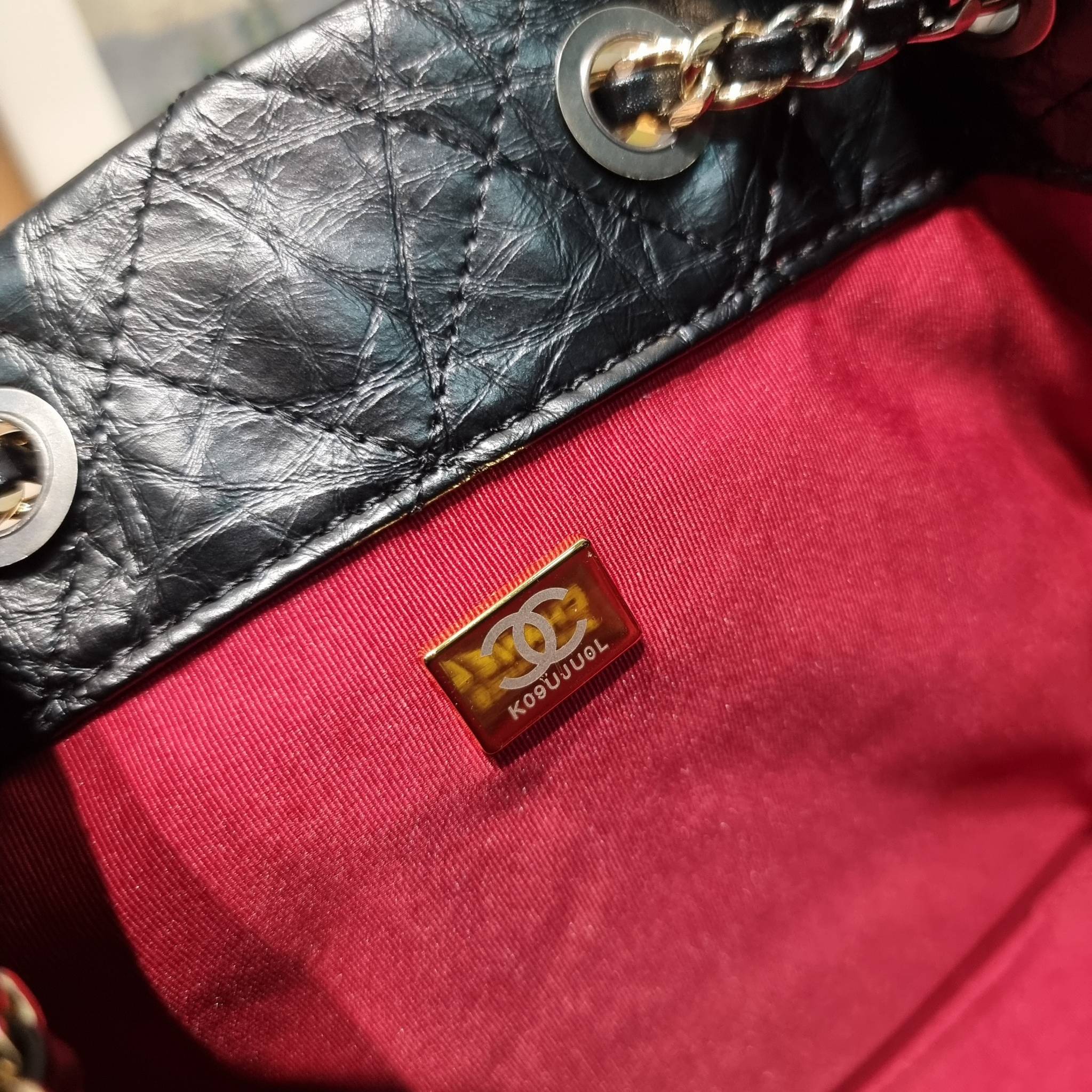 Chanel gabrielle backpack ไอเท็ม best seller กับรุ่นสุดปังในรูปแบบกระเป๋าเป้ ดีไซน์หรูคลาสสิค สายสะพายในตัวรูดปากกระเป๋าเก็บทรงได้ หรือจะรูดด้านหน้ายาวสุด