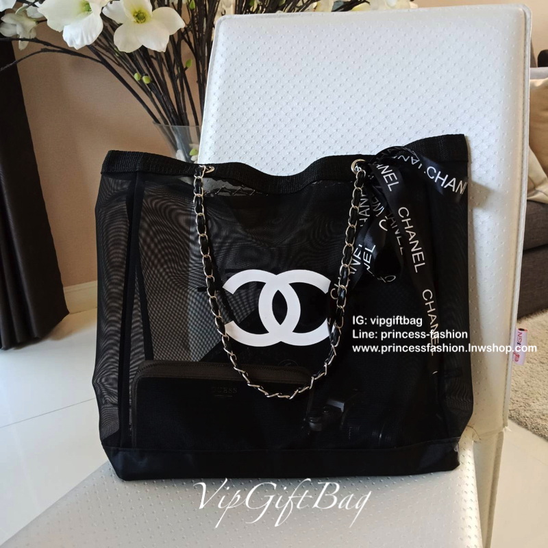 สีเงินสุดหรู **ถึงไทยแล้วค่ะ ---- ซื้อ1ได้ถึง2 !!! ---- Chanel Shopping Ribbin bag Chain With + Cosmetic Pouch กระเป๋าสะพายใบใหญ่ทรง Shopping พร้อมกระเป๋าใส่เครื่องสำอางค์ ใบเล็ก จากงานพรีเมี่ยมกิ้ฟของแท้นำเข้าจาก Chanel Perfume Counter ใบใหญ่วัสดุ Nylon 