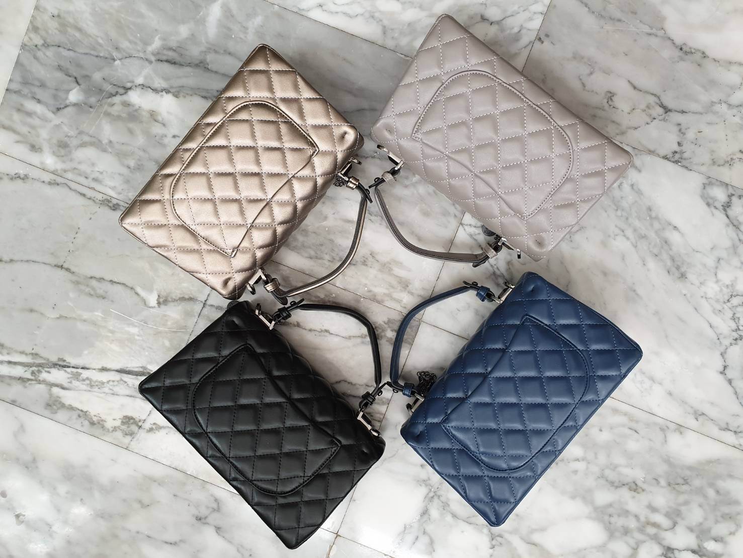 สินค้าเข้าใหม่ KEEP รุ่น Coco chain handbag ✨กระเป๋าทรงหรูวัสดุทำจากหนังแกะสังเคราะห์ หนัง นิ่ม ฟู ตึง สวยอยู่ทรงตามแบบฉบับของแบรนด์ รุ่นใหม่ตัวนี้ปักลายตารางสวยหรู การเย็บประณีตทุกตาราง อะไหล่สีดำ เงา เกรดพรีเมี่ยม ✨รุ่นนี้ดีไซน์มีหูหิ้ว สา