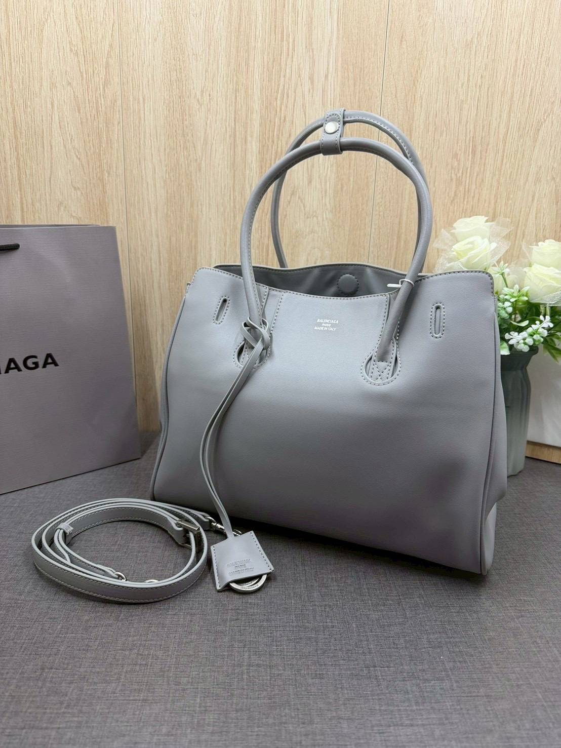 ORI หนังแท้ | Balenciaga Carry All Hampton Bag / Balenciaga Tote Bag 33cm กระเป๋าสะพายทรงโท้ท ภายในโล่งกว้าง ดีไซน์เรียบง่าย เรียบหรู