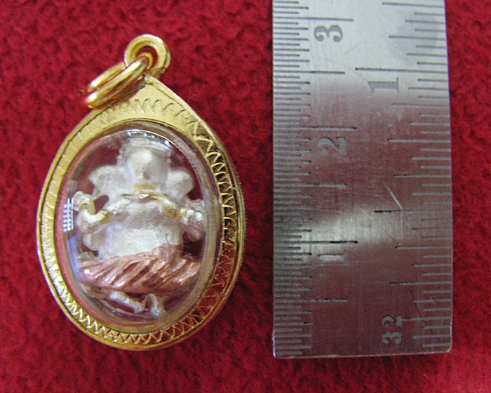 สินค้าหมดค่ะ องค์พระพิฆเนศปางสัมปทายะ(ประทานความสำเร็จ)เนื้อสามกษัตริย์เลี่ยมทองไมครอนพร้อมใบคาถาค่ะ