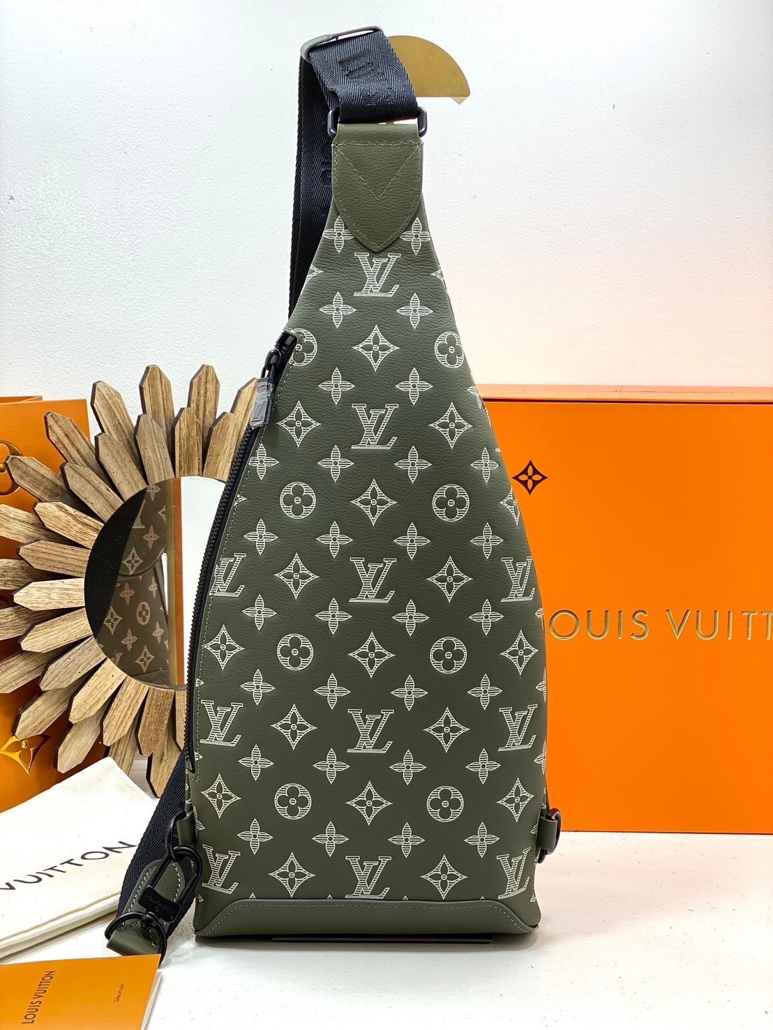 TOP ORI หนังแท้ | LV Duo Slingbag / LV Belt Bag กระเป๋าคาดอกดีไซน์ใหม่ สปอร์ตและดูหรูในตัว รูปทรงใช้งานง่ายได้ทุกลุค ที่สุดของไอเท็มขายดี