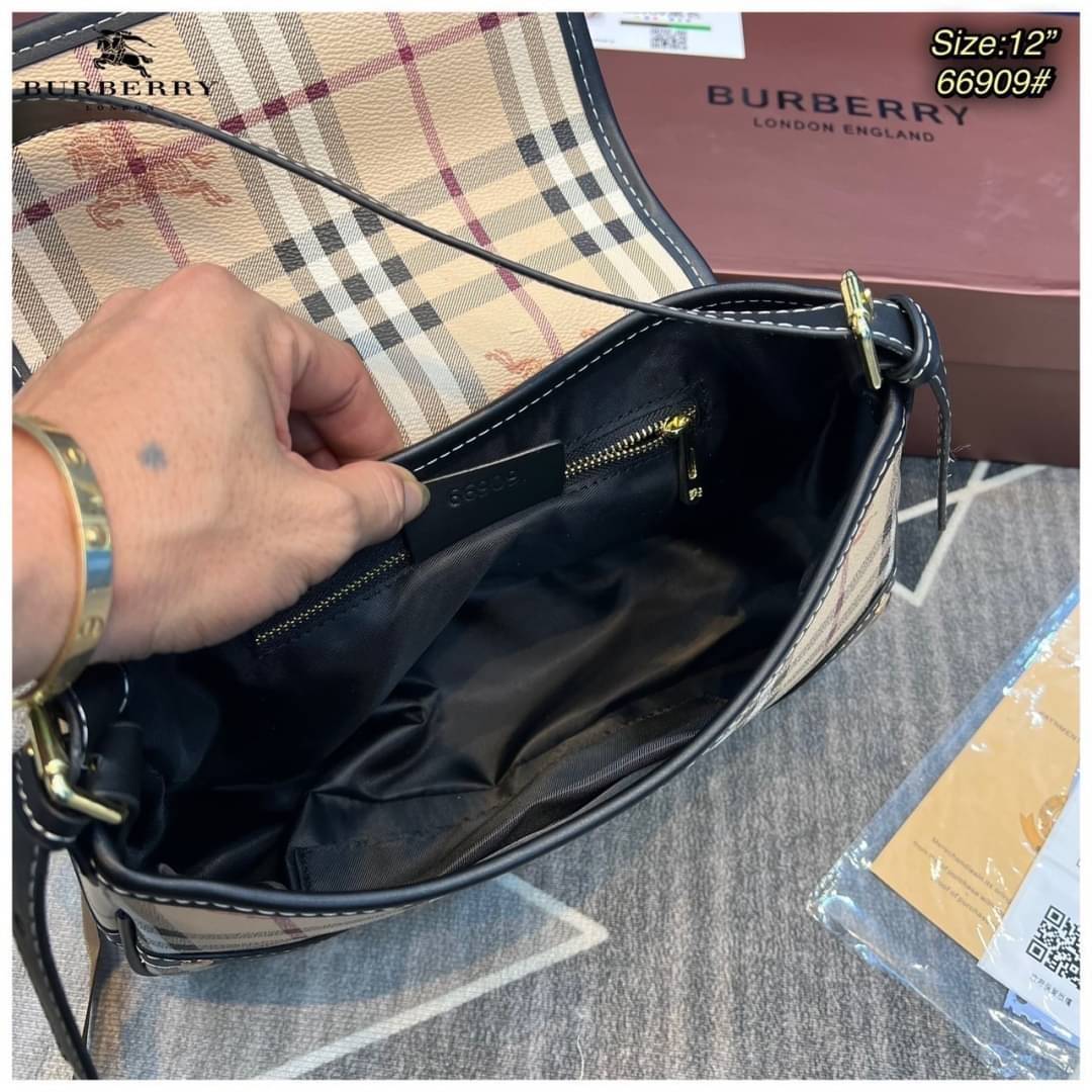 BURBERRY VINTAGE BAG / Burberry Shoulder Bag กระเป๋าสะพายไหล่ลายวินเทจ สวยคลาสสิก โทนสีใช้งานง่าย หลายโอกาศ วัสดุ PVC Canvas อย่างดี สวยอยู่ทรง ไอเท็มแนะนำ Must Have!