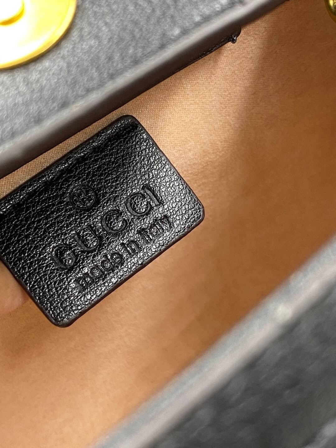 VIP GIFT 】หนังแท้ GUCCI Diana mini tote bag กระเป๋างานหูไม้ไผ่สุดคลาสสิก ดีไซน์มาใหม่พร้อมเข็ดขัดหนังสีสะท้อนแสงประดับตรงหูกระเป๋า ขนาดมินิกำลังน่ารักเลยค่ะ วัสดุหนังแท้ อะไหล่ทอง งานสวยตั้งอยู่ทรง มีสายสะพายยาว 1เส้น สามารถปรับระดับได้-ถอดได้ งานเก๋ไก๋ที