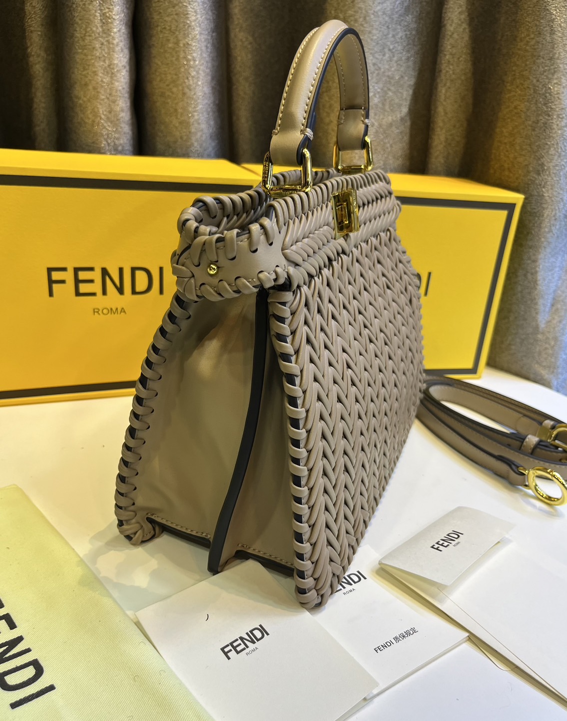 พร้อมส่ง 3 สี FENDI Peekaboo ISeeU Medium interlace leather bag กระเป๋าสะพายดีไซส์สาน ใช้ได้ 2 ด้าน 🧡 เกรดออริจินอล 1:1 สลับแท้
