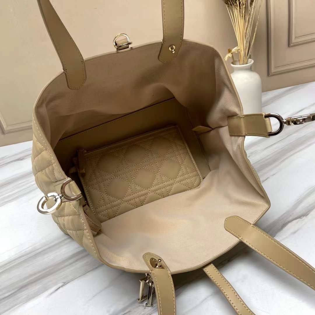 MEDIUM 30cm DIOR TOUJOURS BAG Macrocannage Calfskin / DIOR Tote Bag ออริ 1:1 พร้อมส่ง 5 สี กระเป๋าสะพายทรงโท้ท จุของได้เต็มที่ รูปทรงคลาสสิค หนังสวย หรูหราเกินราคา