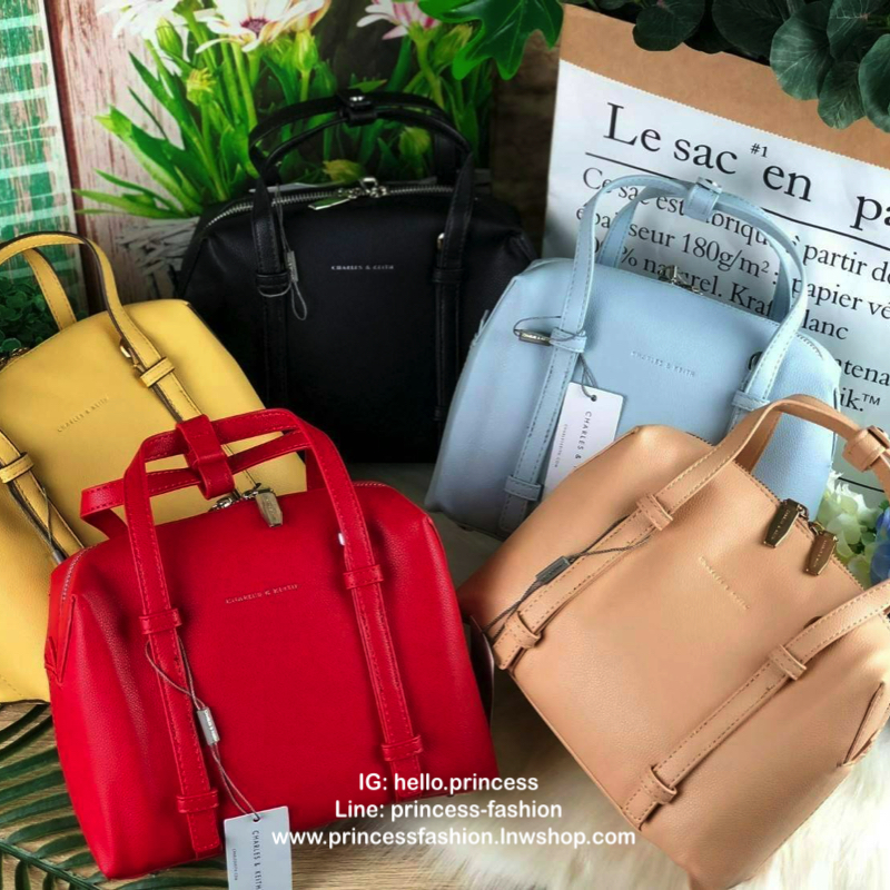 New!! CHARLES & KEITH BOWLING BAG รุ่นใหม่พร้อมส่งชนช็อปค๊า!!! กระเป๋าถือ/สะพายอยู่ทรงสวย ทรงโบวริ่งใบน่ารัก มีหมุดรองฐานทั้ง 4 มุม เปิดปิดด้วยซิปคู่ด้านบน ด้านในมีช่องซิป 1 ช่อง เห็นใบแค่นี้แต่จุของได้เพียบนะคะ:) ใส่กระเป๋าเงินใบยาวได้, iPhone plus , iPa