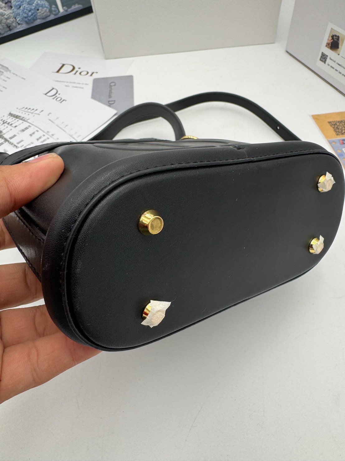 DIOR Small C'est Bag กระเป๋าสะพายสุดคลาสสิค ดีไซน์หรู ไซส์เล็กกะทัดรัด ใช้งานง่าย สะพายได้ทุกโอกาส ไอเท็มร้อนแรง ดีเทลสวยไม่ซ้ำใคร