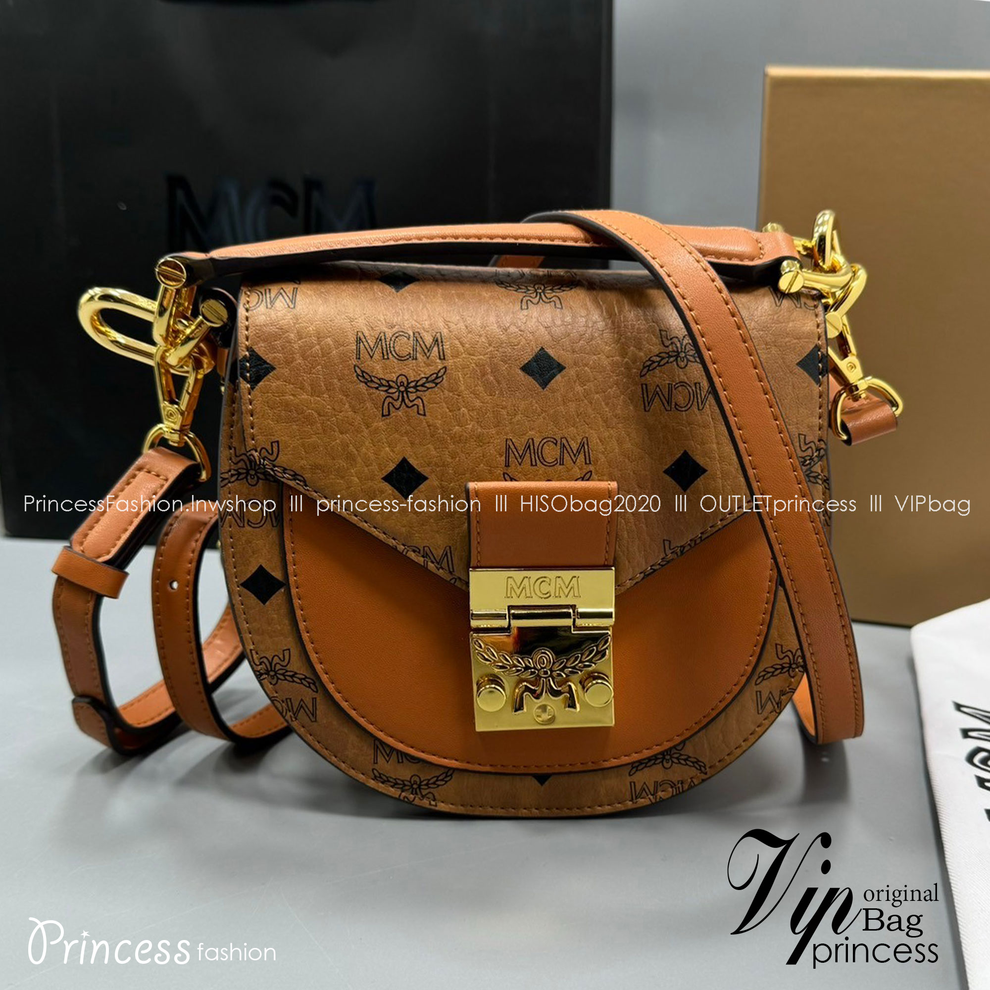 M.C.M MINI TRACY SHOULDER BAG IN VISETOS กระเป๋าสะพายไหล่ทรงครึ่งวงกลมขนาดมินิ ที่โดดเด่นด้วยรูปทรงคลาสสิกที่ทันสมัย เกรดออริ สลับแท้ 1:1 ใช้งานต่างประเทศได้