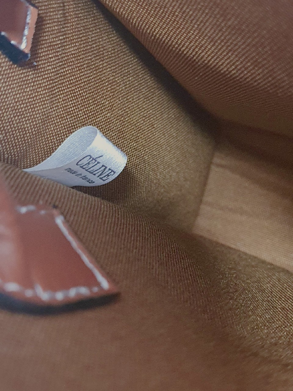 พรีเมี่ยมกิ๊ฟแท้ 100% 】CELINE HAND CARRY AND CROSSBODY BAG VIP GIFT WITH PURCHASE (GWP) พรีเมี่ยมกิ๊ฟ Limited จาก CELINE HAUTE PARFUME DUTYFREE COUNTER วัสดุ COATED CANVAS ดีไซน์ทรงเหลี่ยมสวยหรูสุดคลาสสิคในสไตล์สาว Lisa หนังสวยอยู่ทรงกันน้ำ