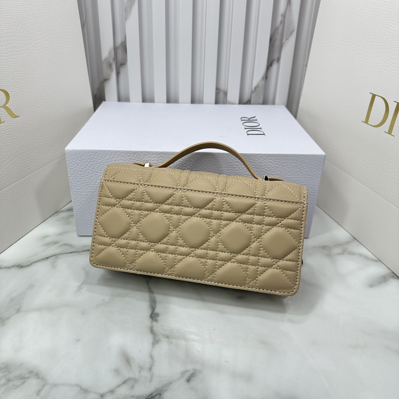 8.5" DIOR My Dior Mini Bag / Dior Clutch Bag กระเป๋าสะพายทรงคลัชทันสมัย หรูหราสง่างาม จะถือหรือสะพายก็ดูดีมีระดับ เกรดออริ 1:1 ใช้งานต่างประเทศได้