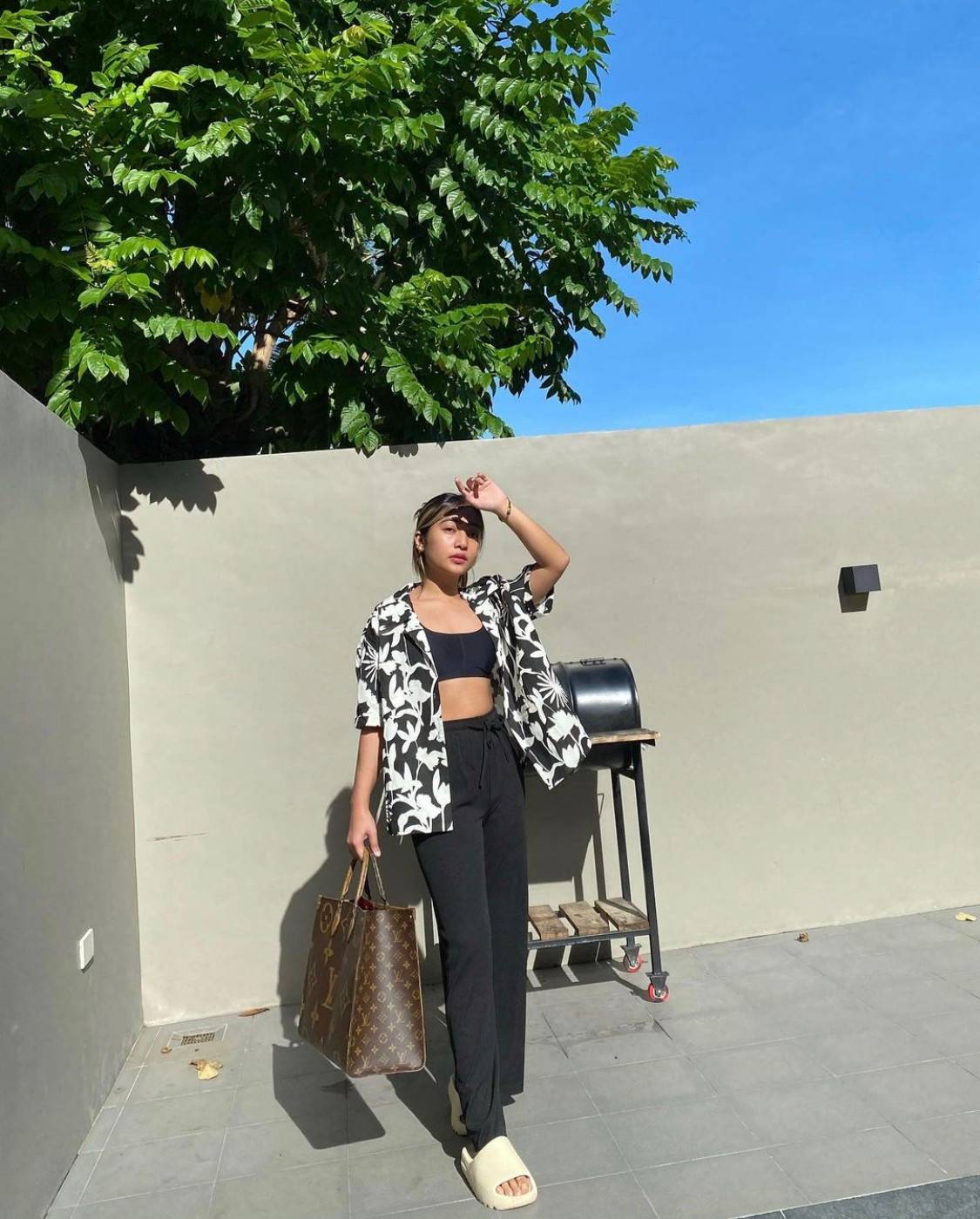 LV crossbody tote bag 10" 16" สเปเชี่ยล gift box set ในราคาที่แสนดี น่าคบหา!! สุดคุ้มและสวยที่สุดยันกล่อง!! ได้ไปยังไงต้องร้องว้าว!! กระเป๋าทรงโท้ทที่สาวๆตามหา ดีไซน์คลาสสิค ผู้ดี หรูหรา โทนสีใช้งานง่าย ได้ทุกลุค ทุกสไตล์ วัสดุหนังแคนวาสคุณภาพ ม