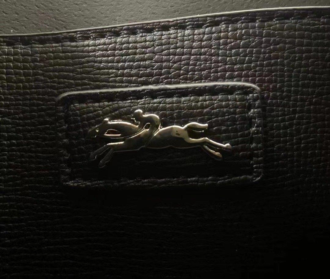 LONGCHAMP ROSEAU Hobo bag กระเป๋าสะพายไหล่ขนาดเล็ก วัสดุหนังวัว อะไหล่เงิน เป็นการผสมผสานสไตล์ที่เรียบง่าย Roseau อันเป็นสัญลักษณ์ใหม่ทั้งหมด เรียบง่าย สะดวกใช้ ประดับด้วยเข็มกลัดไม้ไผ่อันเป็นสัญลักษณ์ของแบรนด์ เรียบหรู แต่ดูดี ในแบบฉบับของ Longchamp ห้าม