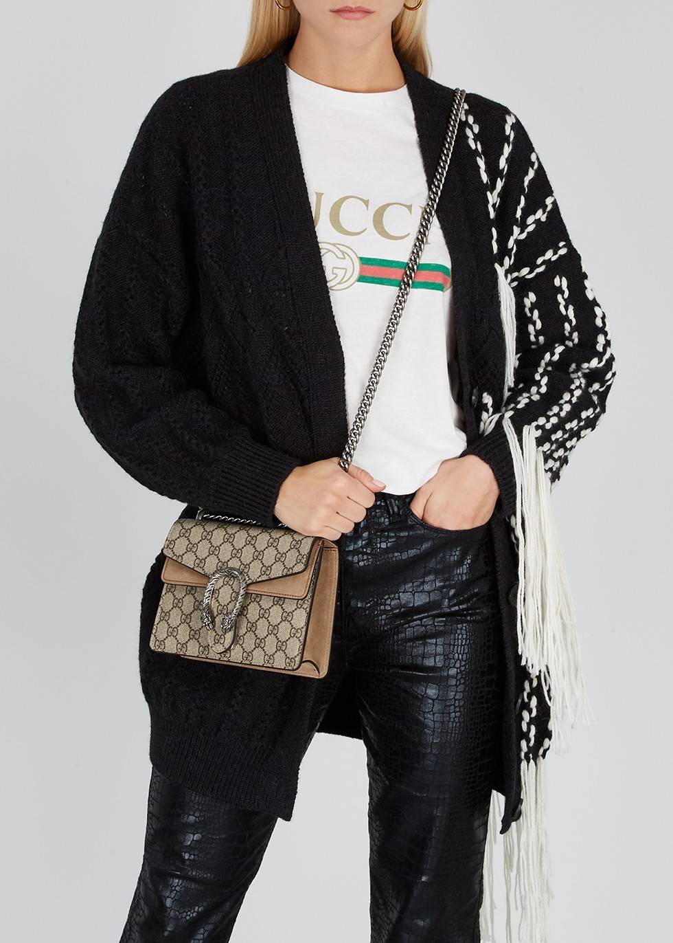 Gucci Mini Dionysus GG Shoulder Bag น้องมินิ ไซส์เล็กสุดเลิศ จัดให้แล้วจ้า!! ฮอตสุดไม่มีใครเกิน สวยจริงไม่ทิพย์!! GC CROSSBODY BAG WITH GWP สุดคุ้มกับกระเป๋าสะพายรุ่นที่สาวๆต้องไม่พลาด!! ดึงดูดและสะกดสายตาด้วยอะไหล่ดีเทลหรูรูปหัวสิงโต วัสดุหนังแคนวาส ทนทา