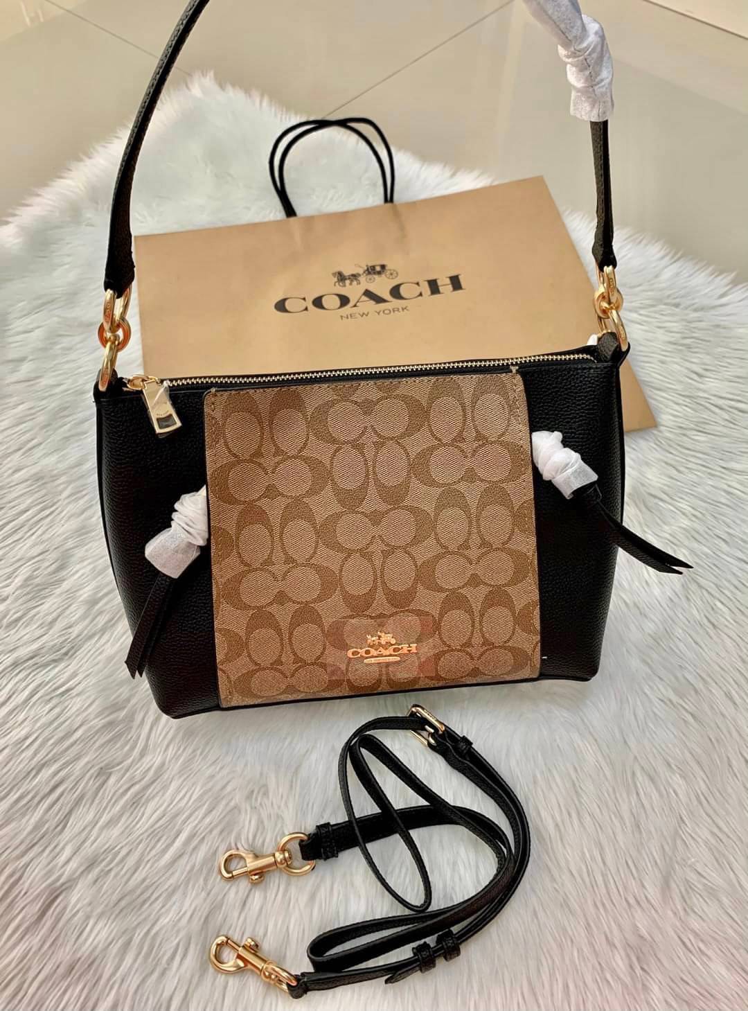 COACH SMALL MARLON SHOULDER BAG ((1600//1597)) 🌈พร้อมส่งที่ไทยอีกครั้ง ตามคำเรียกร้อง ห้ามพลาด! กระเป๋าหิ้ว//คล้องไหล่//สะพายข้างได้ หนังแท้ ทรงสวยมากค่ะ ด้านหน้ามีช่องซิปซ่อนแบบหนังห้อยให้2ช่อง ใส่ของจุกจิกค่ะ เปิดปิดกระเป๋าแบบซิป ภายในกว้างใส่ขอ