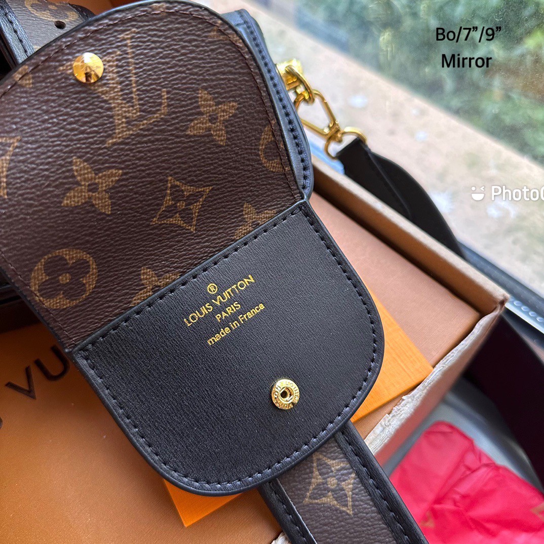 พร้อมส่ง 2 ไซส์ 💖💖 LV officier crossbody bag / LV Officier Pouch With Strap กระเป๋าสะพายดีไซส์คล่องตัว เท่ๆ คูลๆ ใช้งานสะดวก พร้อมใบลูกน่ารัก และสายสะพายเส้นใหญ่