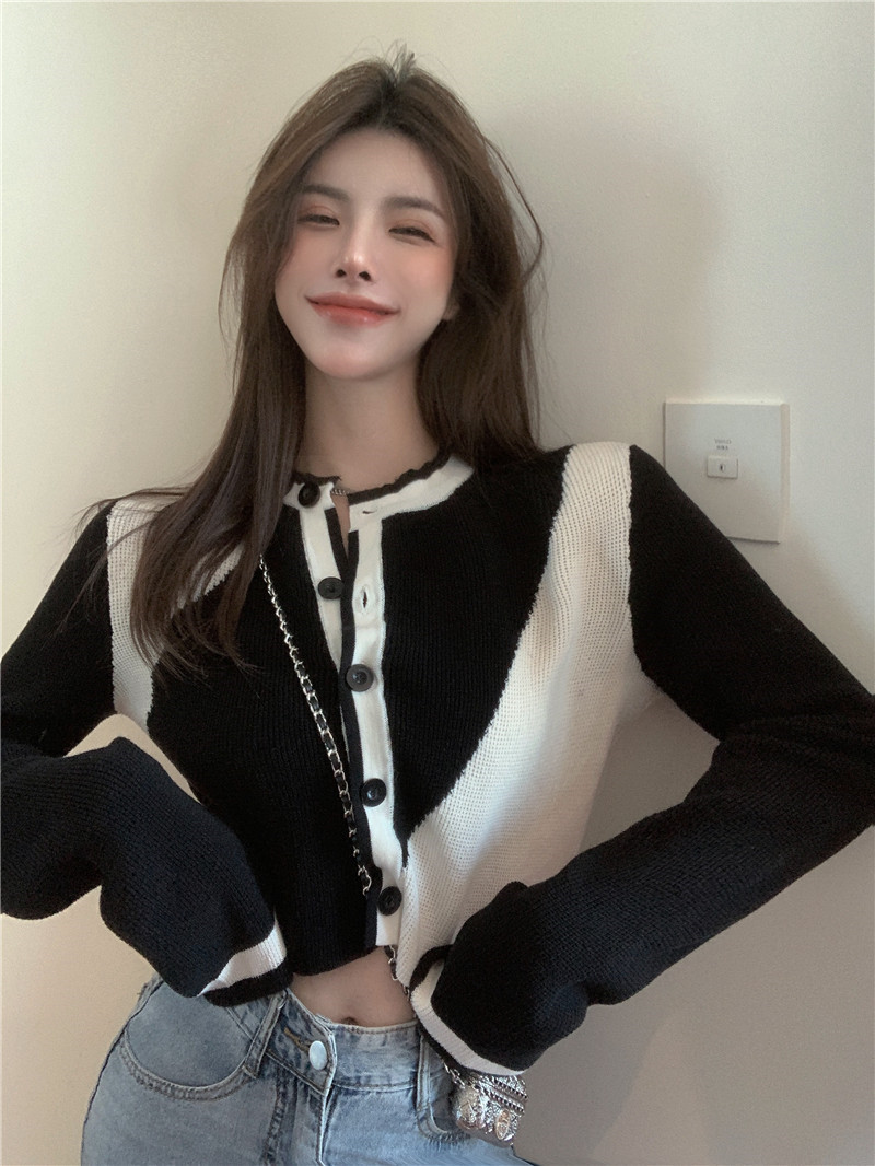 พร้อมส่ง 🛺🎈 Blackmam tops เสื้อแขนยาวแต่งผ้าทูโทนสีขาวดำ (IN35990)