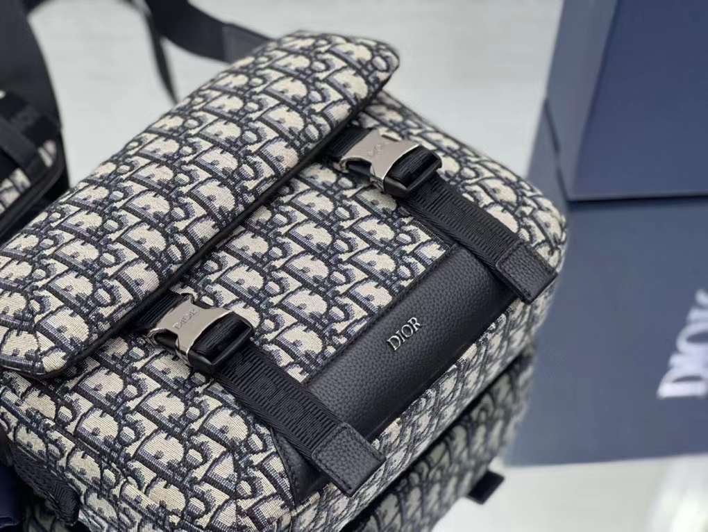 Dior Explorer Messenger Bag / Dior messenger bag / Beige and Black Dior Oblique Jacquard เกรดเทพออริจินอล หนังแท้ ภาพถ่ายจากสินค้าจริง ใช้งานต่างประเทศได้