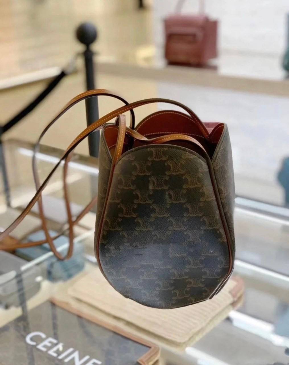 NEW 2021 !!! CELINE CROSSBODY VIP GIFT BAG(GWP) กระเป๋าสะพายไหล่/คสอบอดี้ทรงสวยมีสไตล์