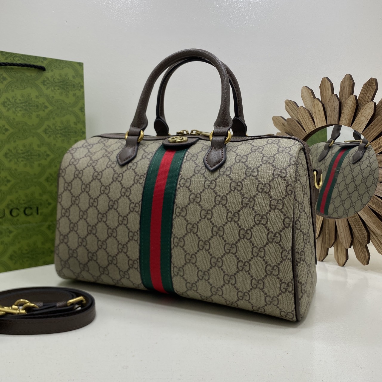 GUCCI GG Ophidia medium top handle bag กระเป๋าถือทรงหมอนสวยคลาสสิค ดีไซน์แถบคาดโดดเด่น สวย หรู หูจับในตัวใช้สะดวก เปิด-ปิดกระเป๋าด้วยซิป ภายในโล่งกว้าง