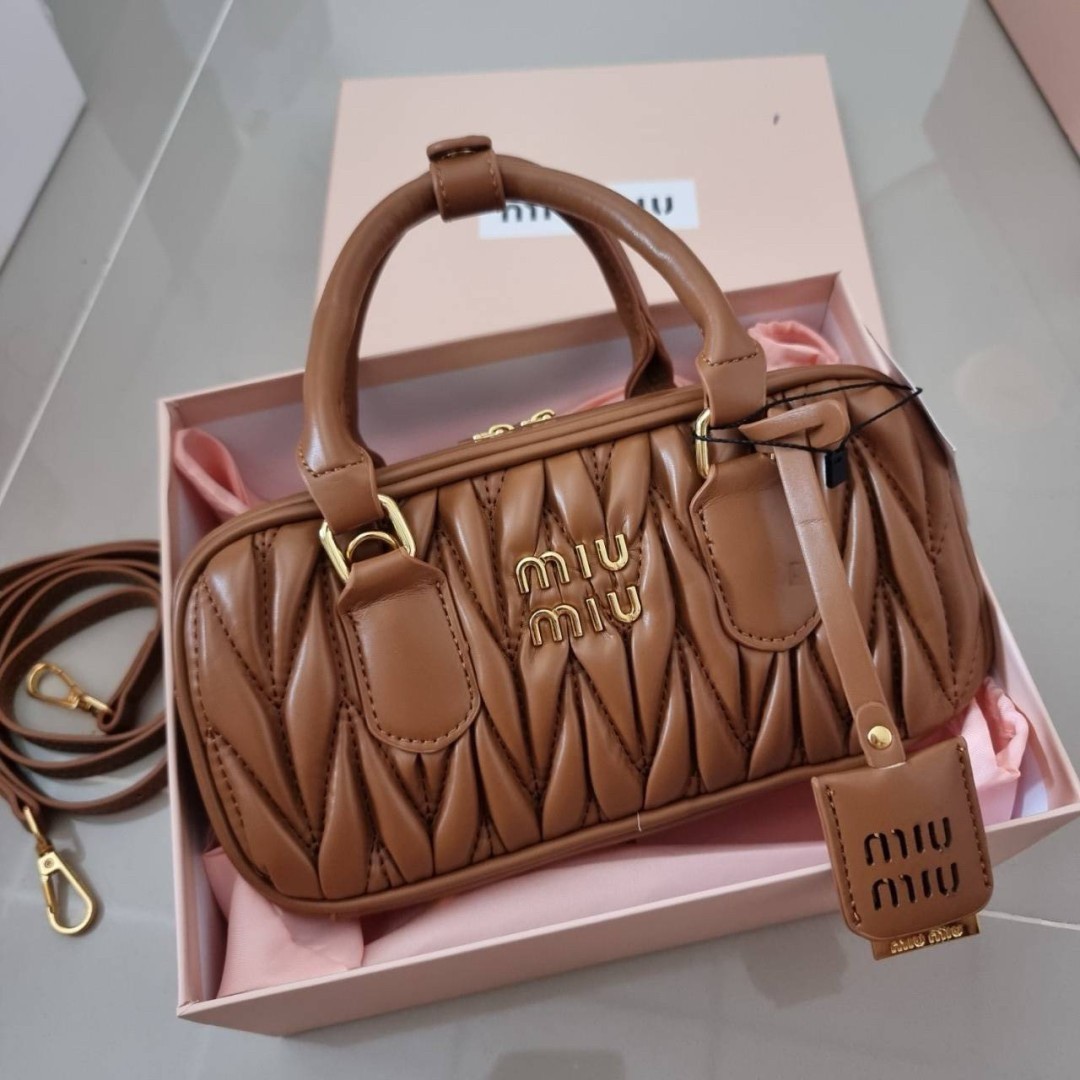 MIU MIU ARCADIE METELASSE LEATHER BAG กระเป๋าถือ/สะพายสุดชิค คุ้มมากไม่อยากให้พลาดน้า