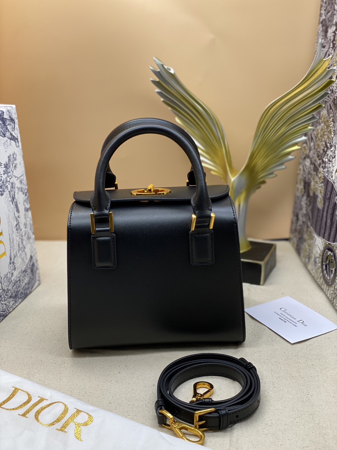 DIOR SMALL BOSTON BAG Black Box Calfskin / DIOR Box Bag พร้อมส่ง กระเป๋าสะพายทรงกล่อง New for Winter 2023 คอลผู้ดี สวยหรู ตอบโจทย์และแมทช์ได้กับทุกลุคทุกสไตล์