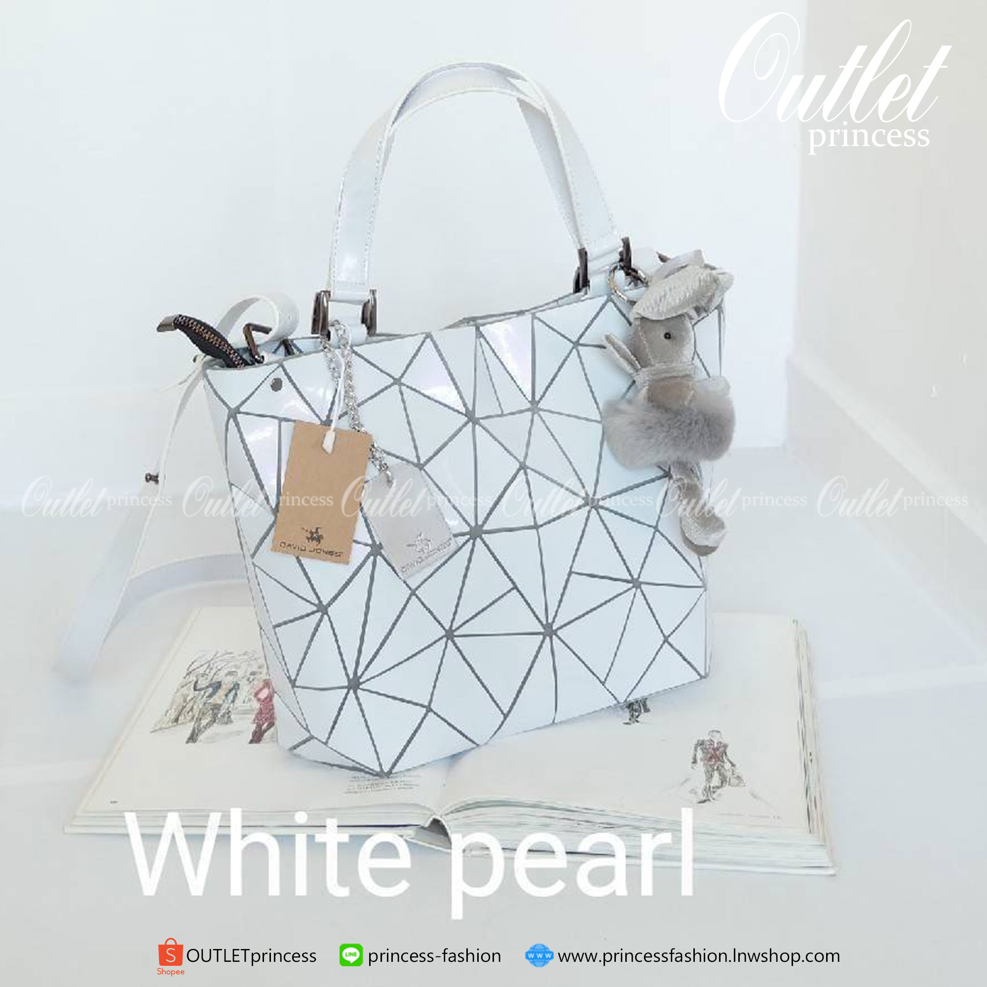 David Jones กระเป๋าสะพายข้างดีไซน์เกร๋มาก สีสวยหรูมาก ขนาดกะลังดีเลย รุ่นขายดี ลาย Limited edition