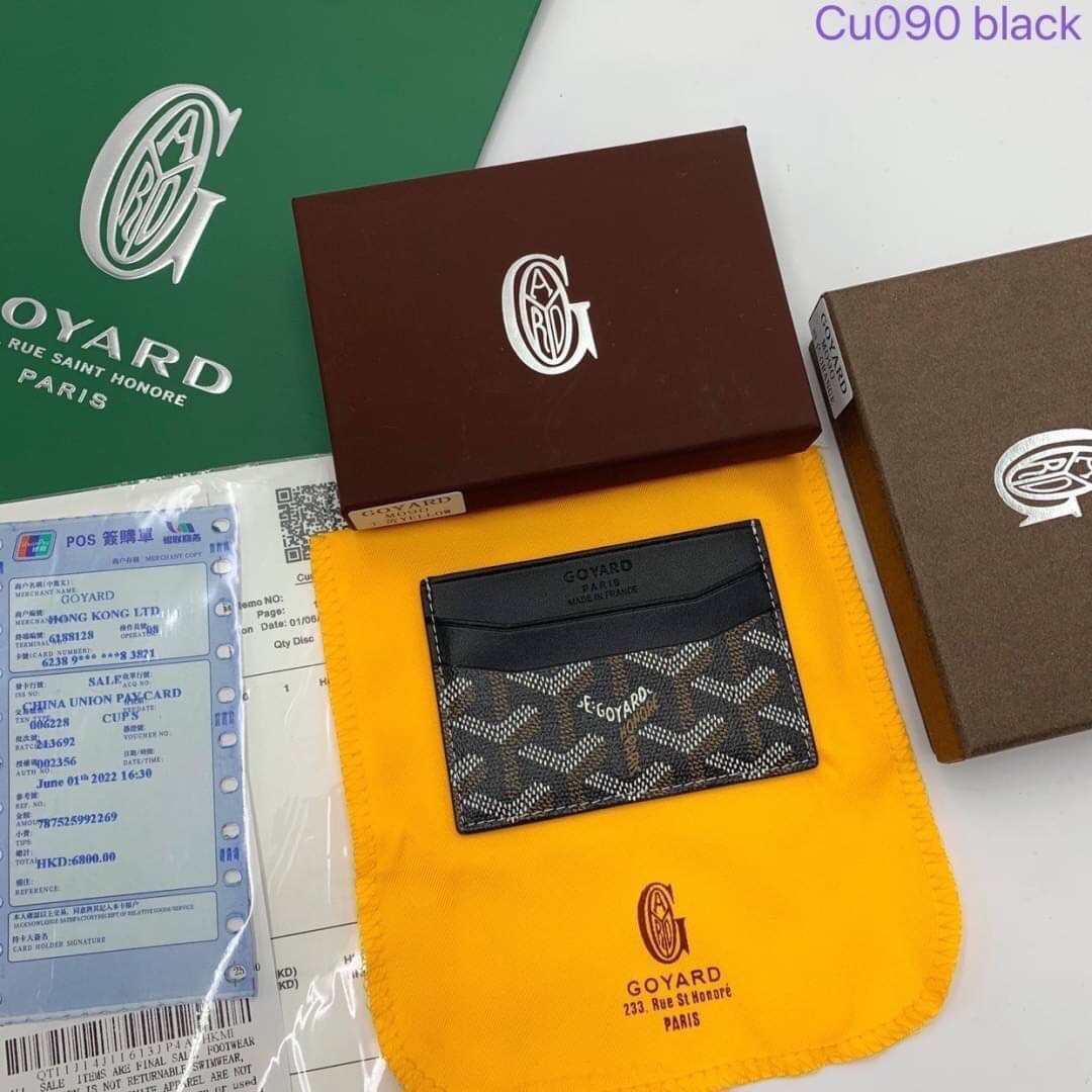 GOYARD Card Holder กระเป๋าใส่การ์ดรุ่นแบน ใช้ง่าย ใส่บัตรได้เยอะ (ใส่ซ้อนกันเลยจ้า) ด้านบนใส่แบงค์พับครึ่งได้นะคะ ดีมาก ผู้ชายก็ชอบ ผู้หญิงก็ชอบ
