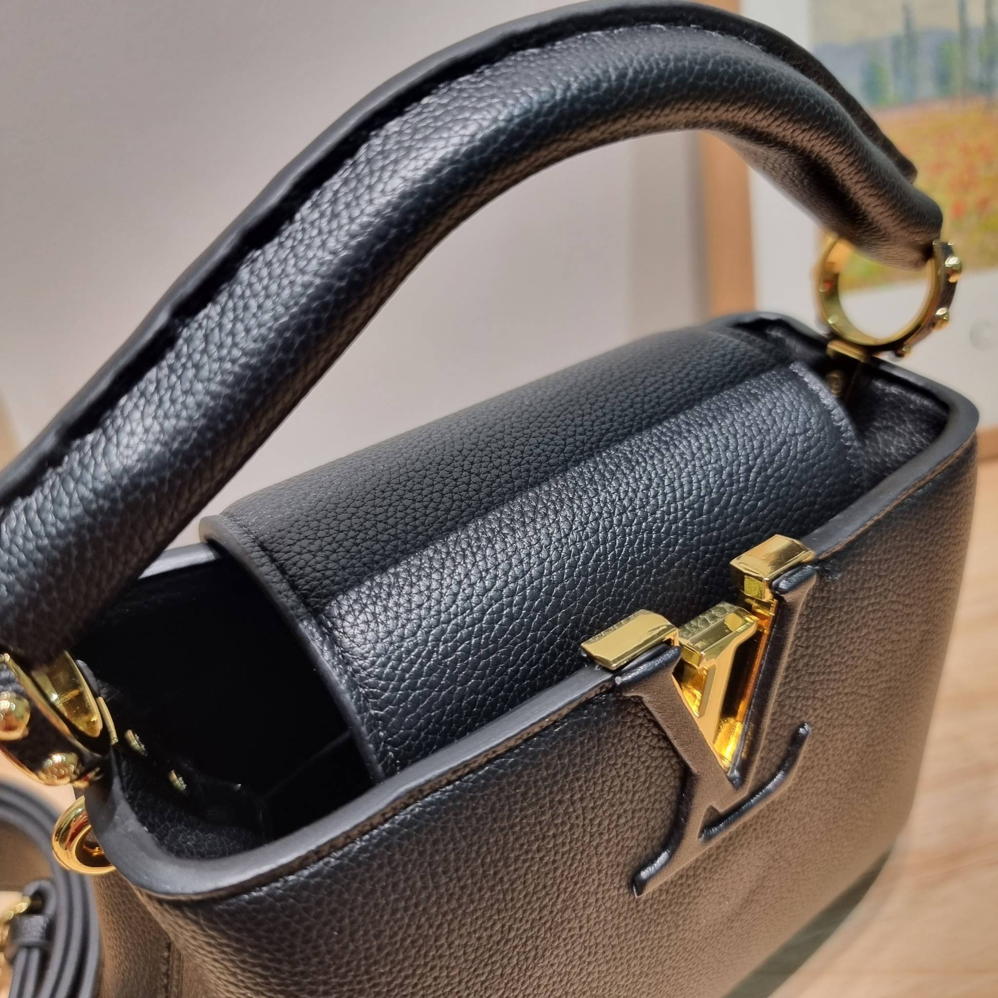 LV capucines mini top handle ที่สุดของความสวยในราคาเบาๆ กระเป๋าถือสุดหรู ดีไซน์ทรงคลาสสิค ที่รอบนี้มาในไซส์มินิ ดีงามม้ากกกก!!