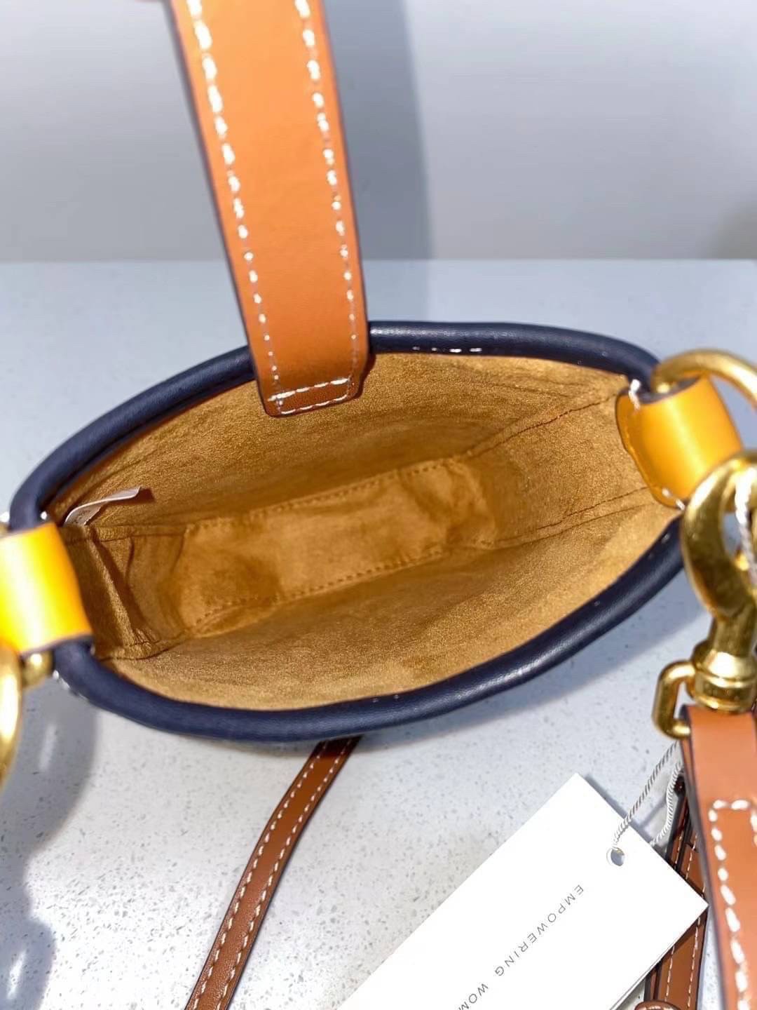 Tory Burch T Monogram Phone Crossbody / Tory Phone Bag พร้อมส่ง กระเป๋าใส่โทรศัพท์ สวยคม ด้านหลังมีช่องใส่บัตร