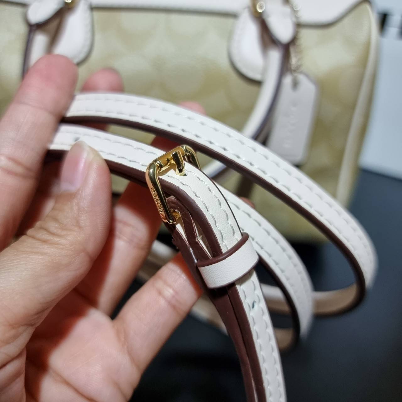 ของแท้ 💯% 】COACH F32203 MINI BENNETT SATCHEL IN SIGNATURE CANVAS กลับมาอีกครั้ง!! กับกระเป๋าทรงหมอนยอดฮิต 🥳 มีกี่สีก็ขายหมด วัสดุหนังแคนวาสเคลือบลาย ทรงสวยใช้งานได้ทุกโอกาส