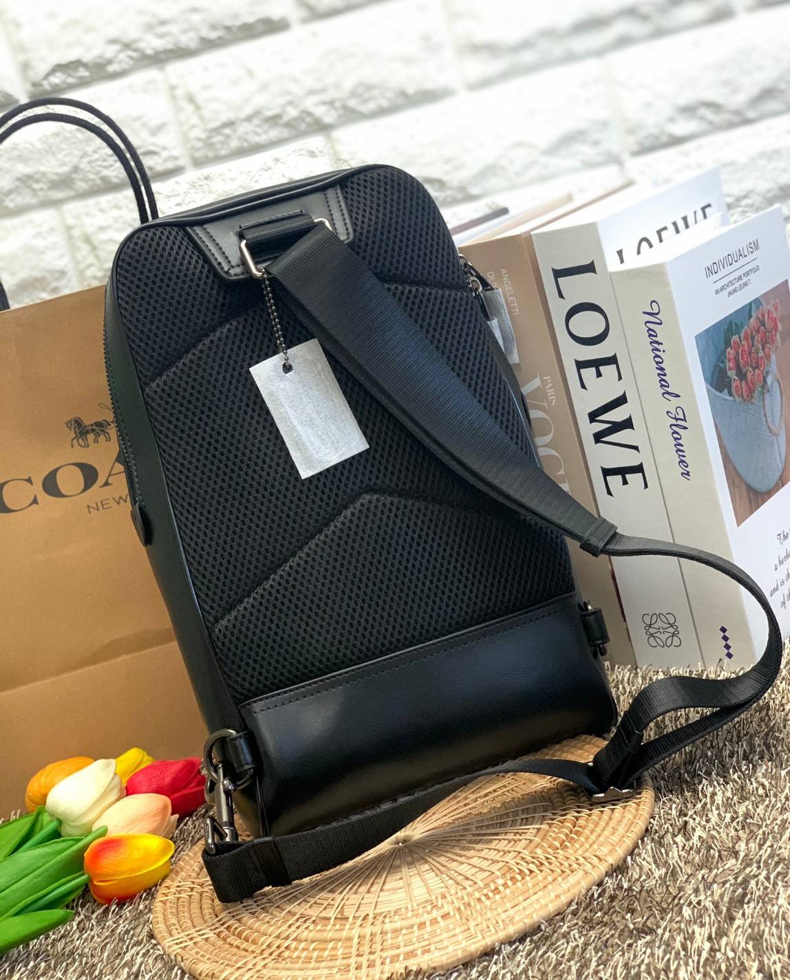 ใหม่ล่าสุด คุณผู้ชายห้ามพลาดเลยค่าา COACH GRAHAM PACK IN SIGNATURE ((89937)) พร้อมส่งที่ไทยค่ะ! กระเป๋าคาดอก สามารถคาดด้านหน้าหรือด้านหลังได้ตามแต่สะดวกค่ะ หนังแท้นิ่ม ทรงสวยมากๆค่ะสำหรับรุ่นนี้! มีช่องซิปตอนหน้าหนึ่งช่อง;ช่องหลักเปิดปิดแบบซิปคู่ ภายในโล่