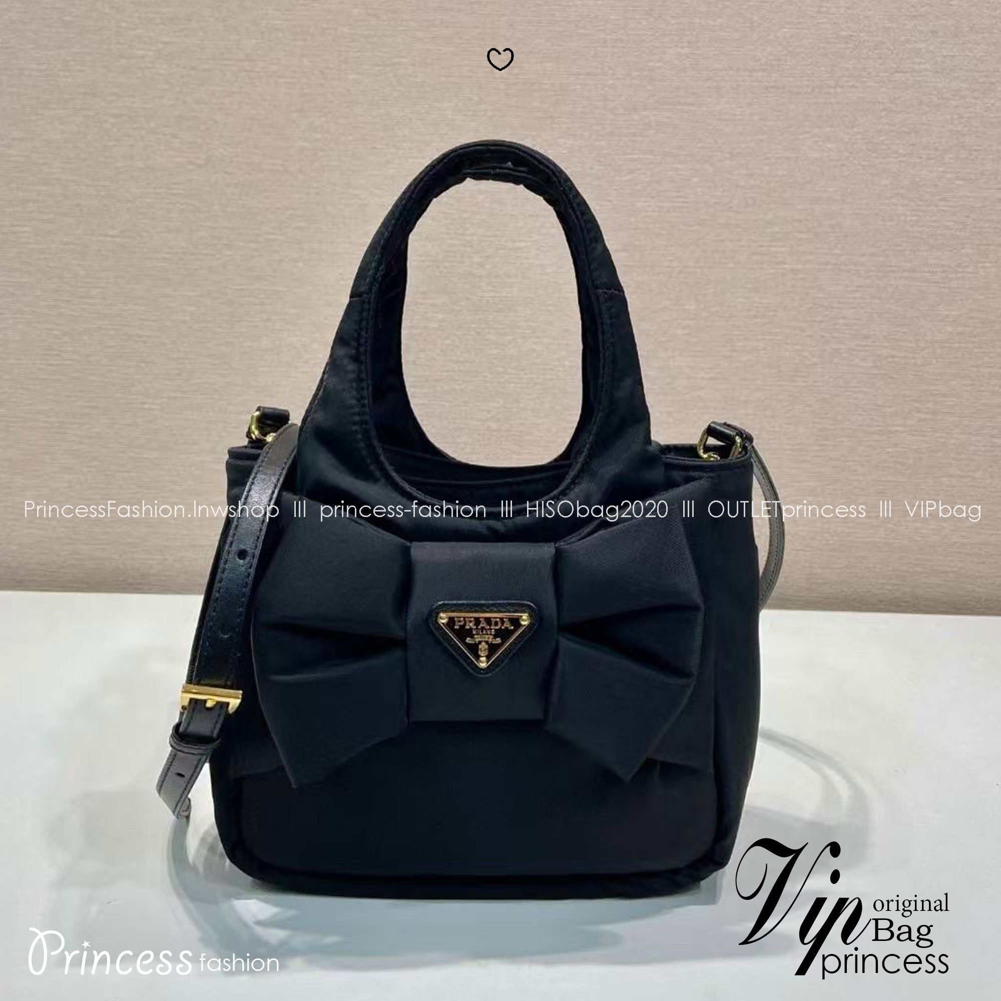 สลับแท้ New Prada Padded Re-Nylon mini-bag with bow(Ori)เทพ กระเป๋าถือพร้อมสายสะพาย ผ้าไนล่อนหนานุ่มเกรดแบรนด์ งานดีสุด ผ่านทุก ตม 🤍 เกรดสั่งตัด ท็อปวีไอพี สลับแท้ 1:1 ภาพถ่ายจากงานขายจริง ใช้งานต่างประเทศได้