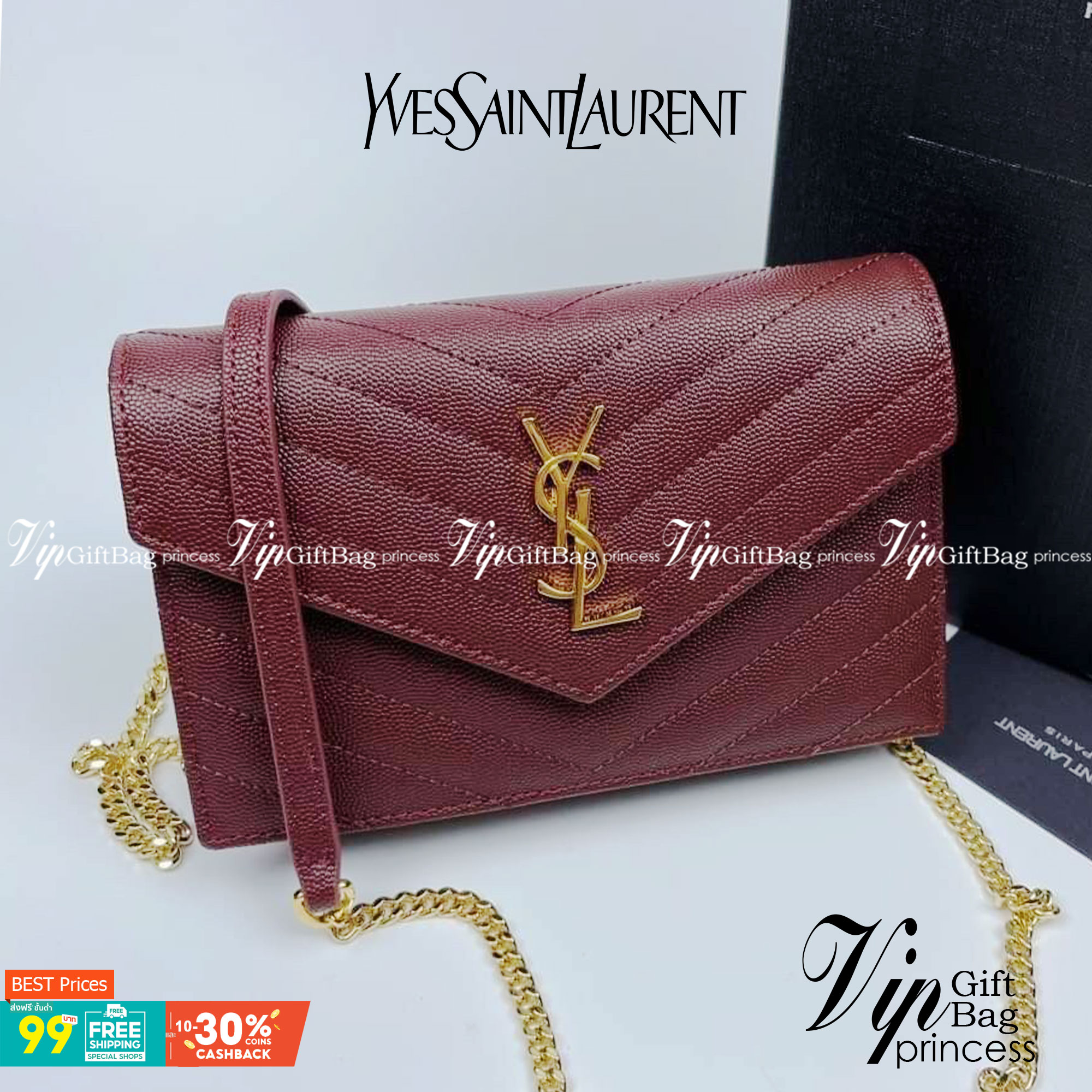 หนังแท้ YSL Yves Saint Laurent Envelope WOC 7.5” รุ่นฮอตปรอทแตก ทรงฐานตั้งได้ เป็นการดีไซน์กึ่งกระเป๋าสตางค์ ที่มาพร้อมสายสะพายยาว (เป็นสายโซ่ที่ต่อกับหนัง) สายถอดได้ (ปรับระดับไม่ได้) ถือเป็นคลัชก็สวยมากเลยค่ะ เป็นอีกหนึ่งรุ่นที่ให้ความรู้สึกเรียบแต่โก้ห
