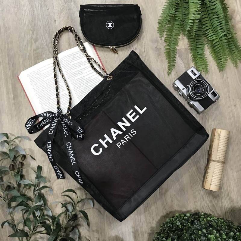 ห้ามพลาด Set สุดคุ้ม! ซื้อ1ได้ถึง2! Chanel GWP Shopping Bag With Pouch VIP Gift With Purchase กระเป๋าสะพายทรง Shopping Bag พร้อมกระเป๋าPouchใบเล็กเข้าชุดเเพ็คคู่รุ่น Limited Edition พรีเมี่ยมกิ้ฟแท้จาก Chanel Perfume Counter วัสดุ Nylon โปร่งคุณภาพดี ใบให