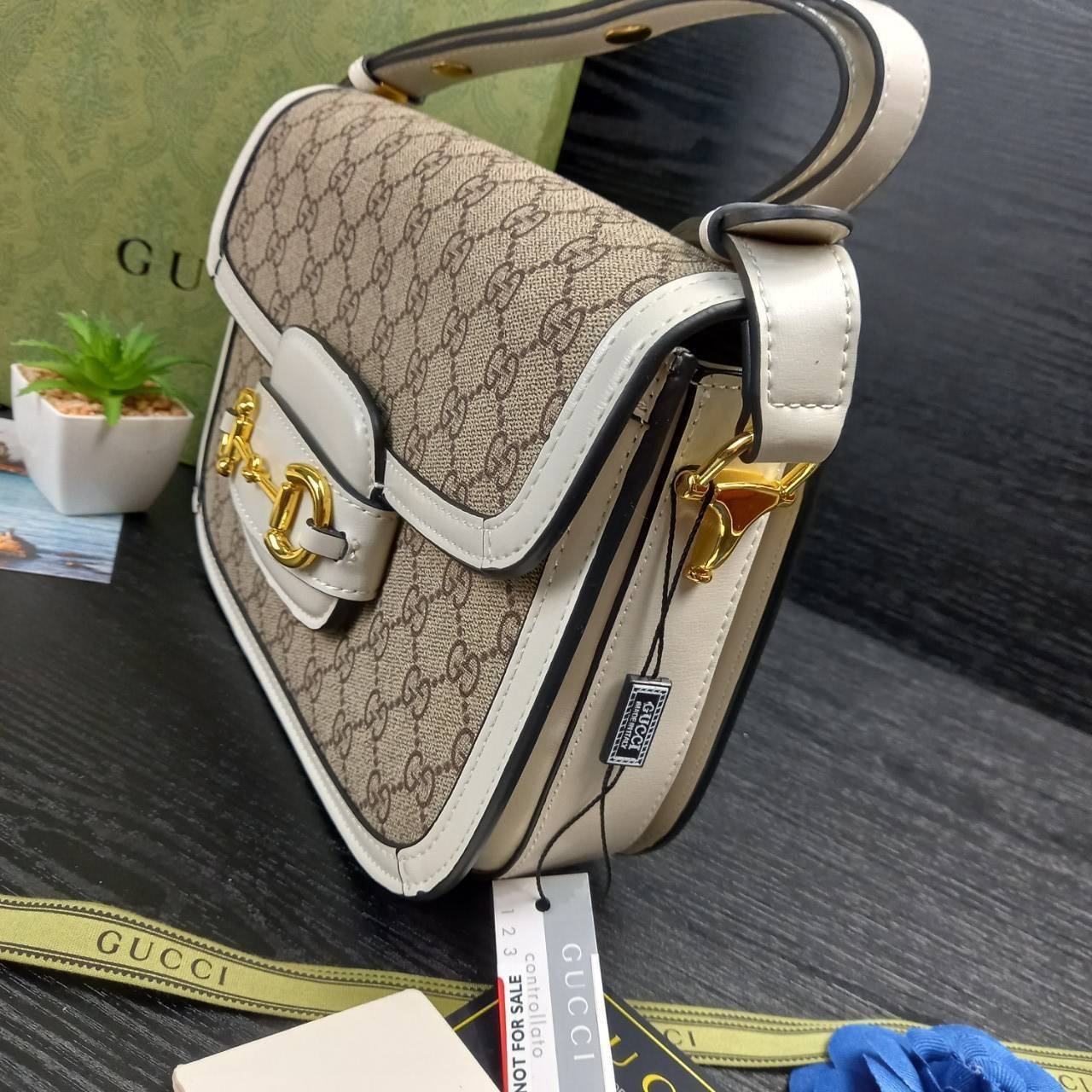 GUCCI HORSEBIT 1995 BAG / GG Supreme Shoulder 10" รุ่นฮิต คลาสสิค หรูหรา ใช้แล้วดูดีมีเสน่ห์ขึ้นทันที สายยาวคล้องบ่าได้ ปรับยาวคลอสบอดี้ได้