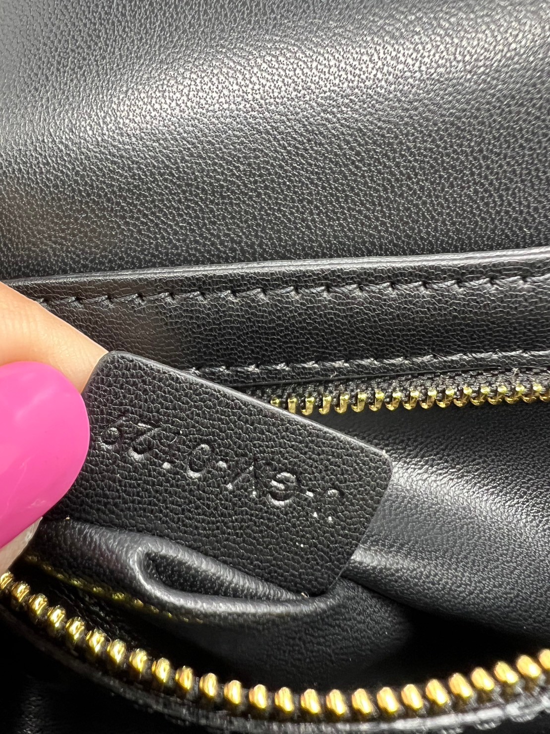 TEEN 18cm : CELINE TEEN TRIOMPHE BAG IN SHINY CALFSKIN / Celine Triomphe Bag / Celine Bag พร้อมส่ง 7 สี เกรดออริ 1:1 กระเป๋าแบรนด์หรูที่ควรมีแห่งปี รูปทรงสี่เหลี่ยมรุ่นฮอตฮิตของเหล่าดาราและเซเลบทั้งหลาย ดีไซต์เรียบหรู