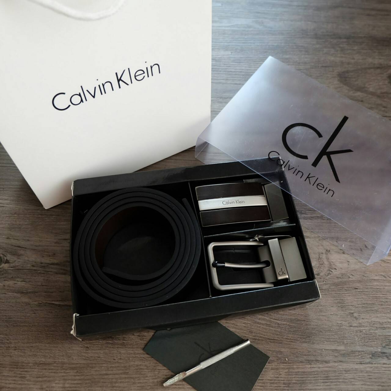 Calvin Klein Belt and Buckle Set (No.01) Set สุดคถเม เข็มขัด + หัวเข็มขัด 2 ชิ้น จะะมอบเป็นของขวัญหรือใช้เองก็แนะนำเลยค่าา