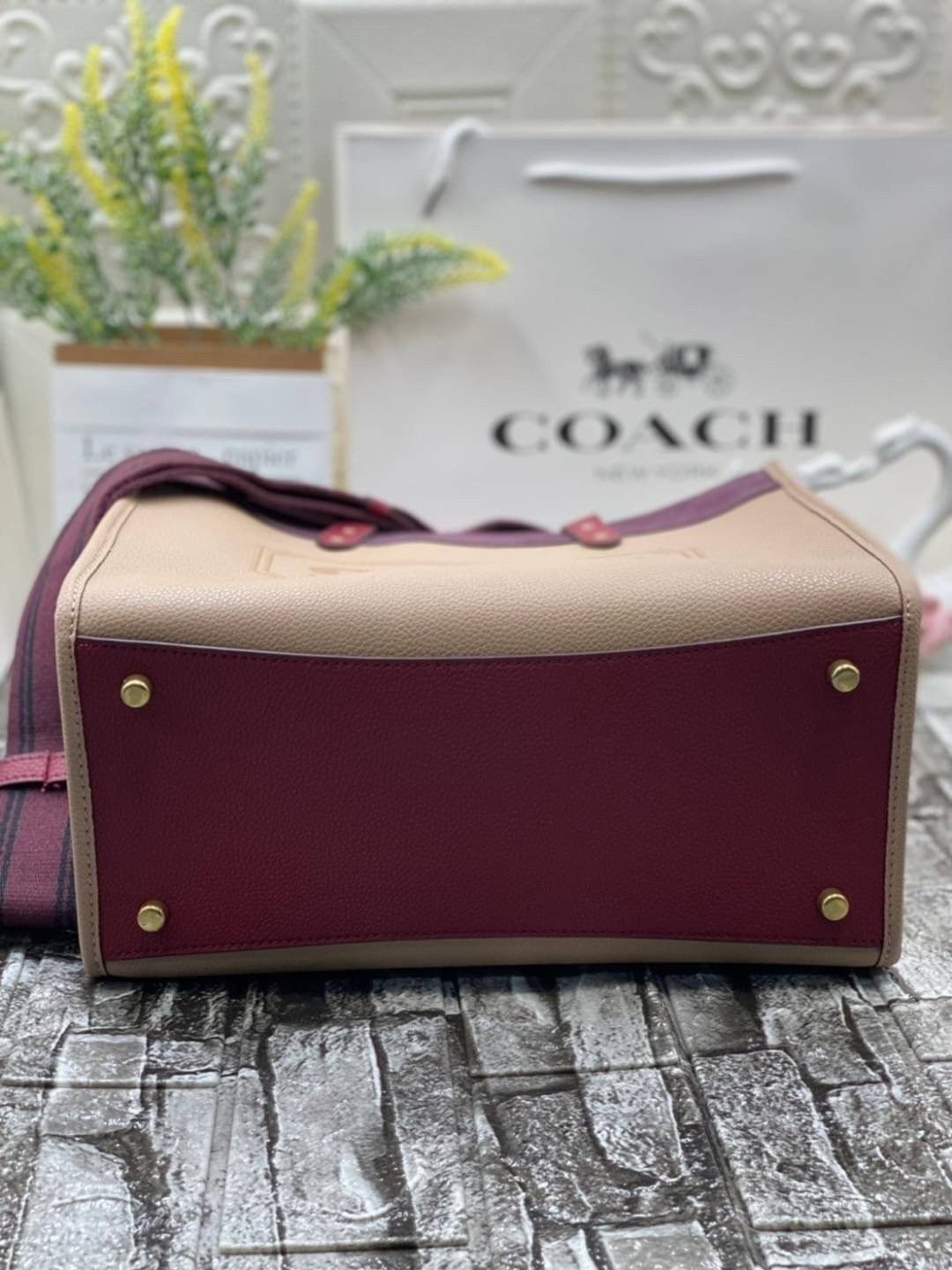 COACH FIELD TOTE 30 IN COLORBLOCK WITH COACH BADGE พร้อมส่งที่ไทย