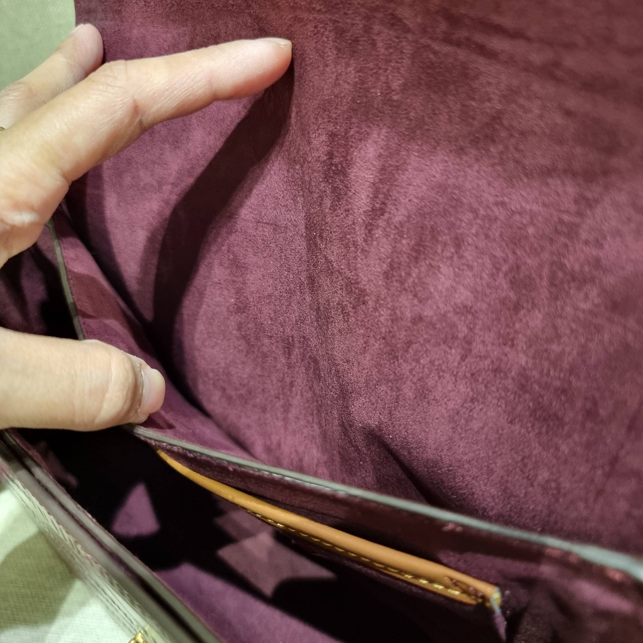 OUTLET 】COACH STUDIO SHOULDER BAG IN SIGNATURE CANVAS (C6639 C6640) สีใหม่รับความเฮง กับคอลเลคชั่นใหม่สุดอีกหนึ่ง!! มาแบบเลิศๆหรูๆมากแม่ กระเป๋าสะพายข้างลุคไฮน์ ที่ดีไซน์ออกมาได้ปัง และดูแพงมากๆ ด้วยดีเทลคลาสสิคผสานความเป็นเอกลักษณ์ เรียบง่ายแต่แฝงความมีด