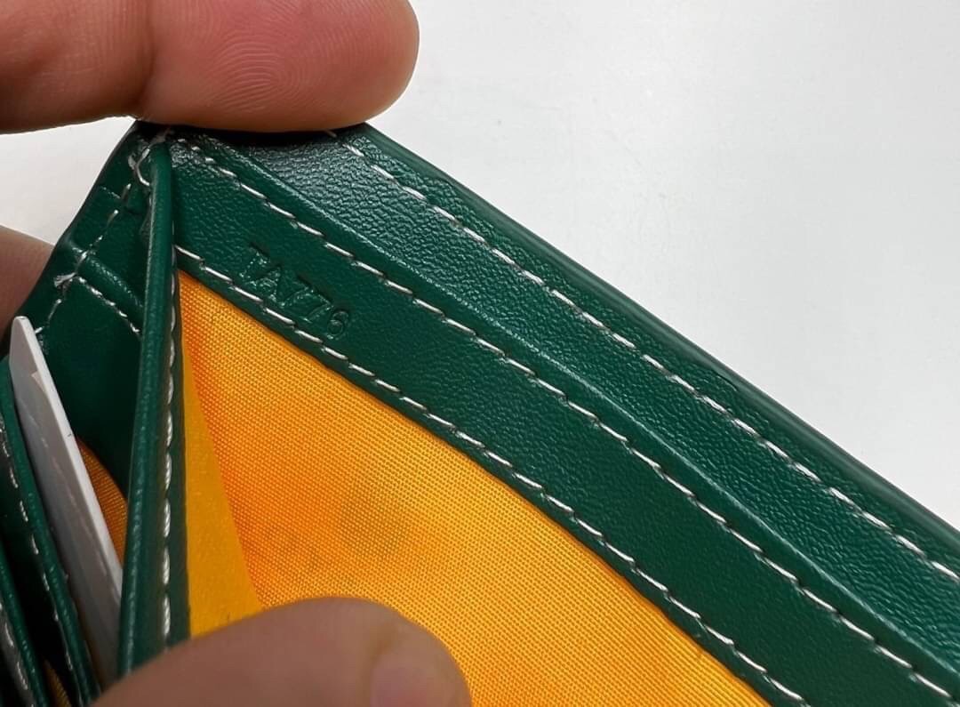 GOYARD WALLET / GOYARD Victoire Bifold Wallet พร้อมส่งที่ไทย เกรดเทพออริจินอล หนังเกรดดีสุด กระเป๋าสตางค์ผู้ชายใบสั้น พร้อมกล่องเขียวแบรนด์สวยหรู อีกรุ่นที่ยอดขายไม่เคยตก ภาพสินค้าถ่ายจากงานขายจริง ใช้งานต่างประเทศได้เลยค่ะ