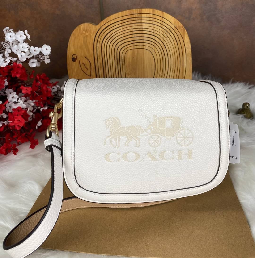 OUTLET 】COACH SADDLE BAG WITH HORSE AND CARRIAGE (COACH C4058) หนังกรวดละเอียดภายในกระเป๋ามัลติฟังก์ชั่น กระดุมแม่เหล็ก ซับในผ้านอกกระเป๋าเปิด สายสะพายถอดได้ สายสะพายยาว 22" สำหรับสะพายไหล่หรือ crossbody