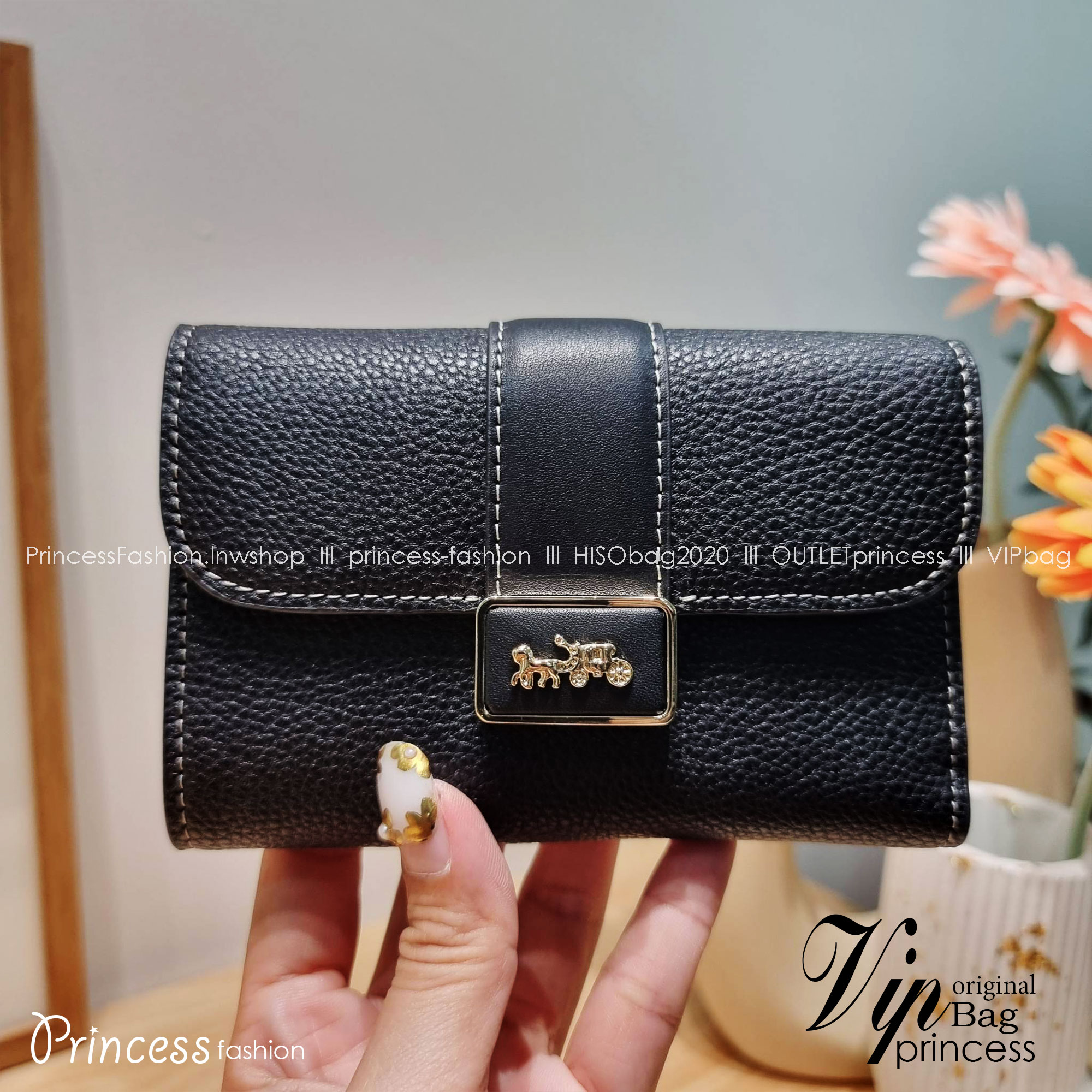 COACH MEDIUM GRACE WALLET IN SIGNATURE CANVAS CC061 CC060 CC059 พร้อมส่ง 5 สี กระเป๋าสตางค์ใบกลาง ดีไซน์หรู โดดเด่นด้วยโลโก้สไตล์วินเทจ คลาสสิค โทนสีใช้งานง่าย