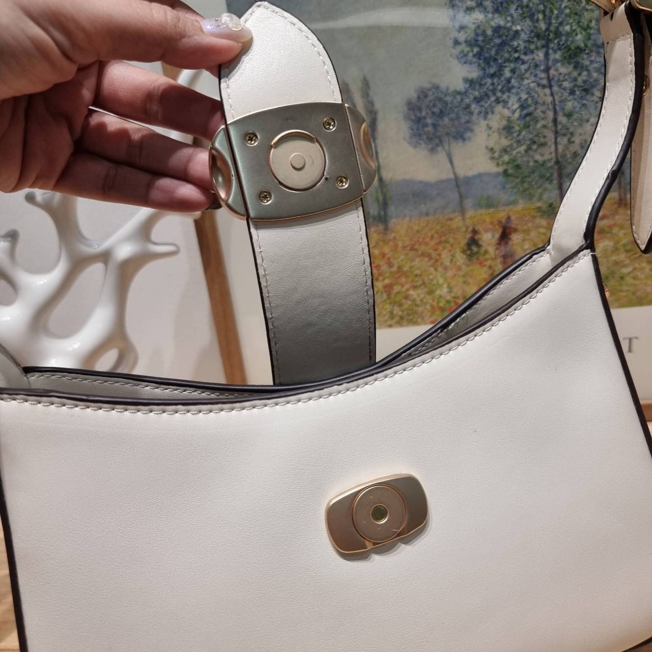 COACH ELIZA SHOULDER BAG IN SIGNATURE CANVAS CR532 / CR533 กระเป๋าสะพายไหล่ทรงโฮโบสุดหรู ดีไซน์โลโก้แบบใหม่สวยเด่น เกรดท็อปออริ เกรดดีสุด สลับแท้ 1:1 ใช้ต่างประเทศได้