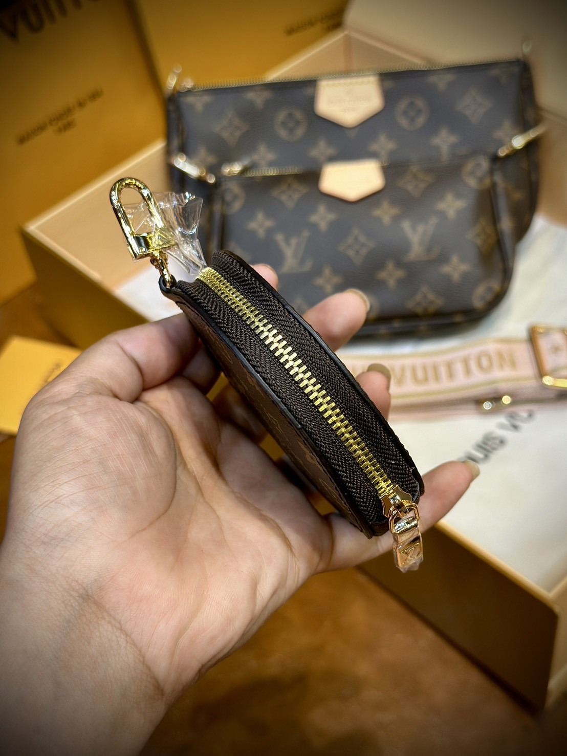 พร้อมส่ง 2 สี LV Multi Pochette Accessoires Monogram / LV Pochette กระเป๋าสะพายมัลติฟังก์ชั่น สุดฮอต ดีไซน์คลาสสิควินเทจ สะพายปรับลุคได้หลายสไตล์ รับรองคุ้มค่าจริงๆจ้า เกรดออริ เทียบแท้ 1:1