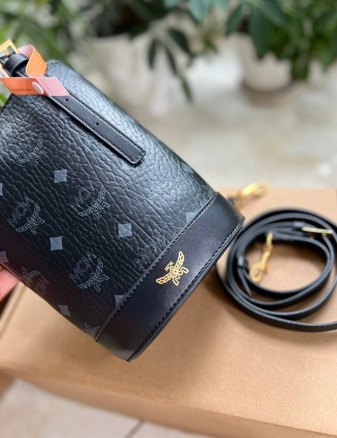 M.C.M AREN BUCKET TOTE IN VISETOS กระเป๋าทรงบัคเก็ต ขนาดกำลังสวย ไอเท็มใหม่ เกรดท็อปออริ 1:1 สลับแท้