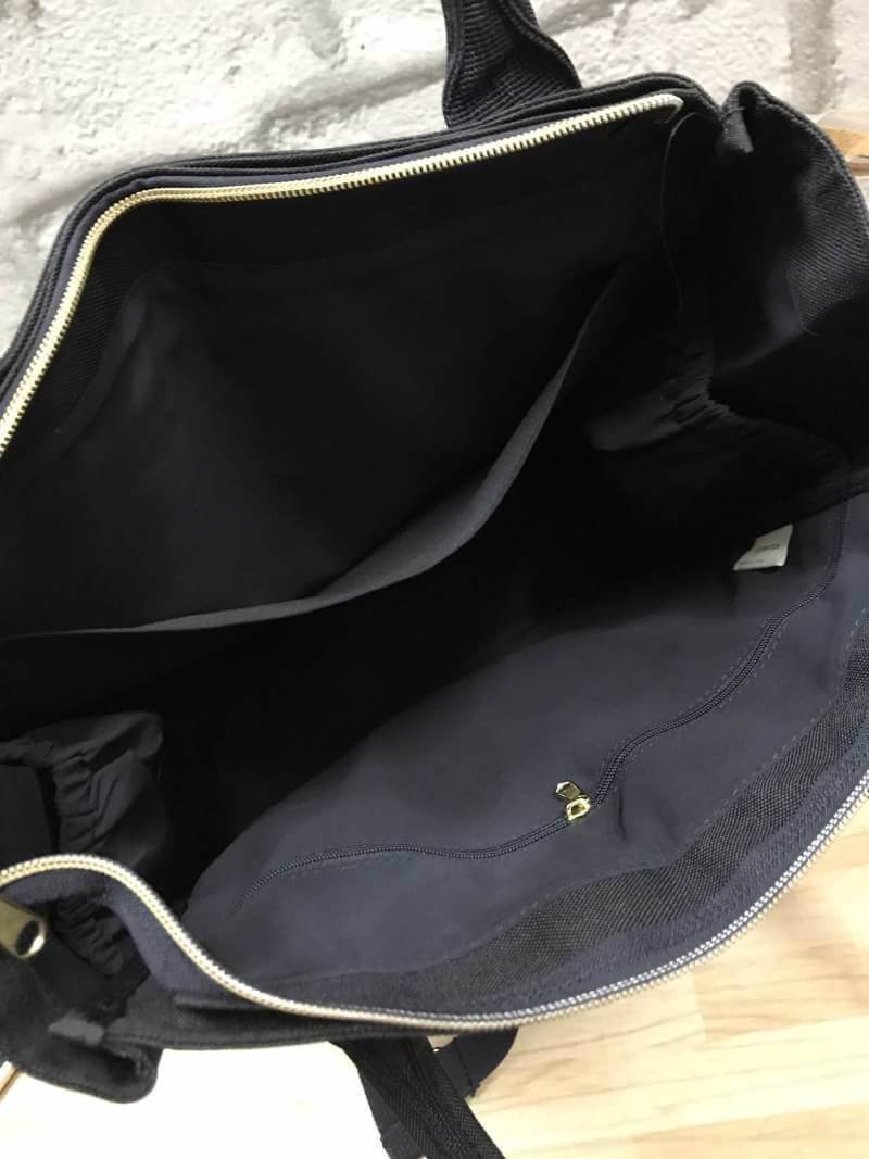 ของแท้ Anello polyester canvas 10 pocket Rucksack คอลเลคชั่นใหม่ล่าสุด!! เป้รุ่นใหม่ชนช้อป ดีไซน์เก๋ เป็นได้ทั้งสไตล์toteโดยการเก็บสายสะพายเป้เข้าช่องซิปที่ด้านหลัง และเป็นสไตล์เป้rucksackได้ มีช่องเล็กช่องน้อยรอบตัวกระเป๋า เปิดปิดด้วยซิปเดียวด้านบน ตัวกร