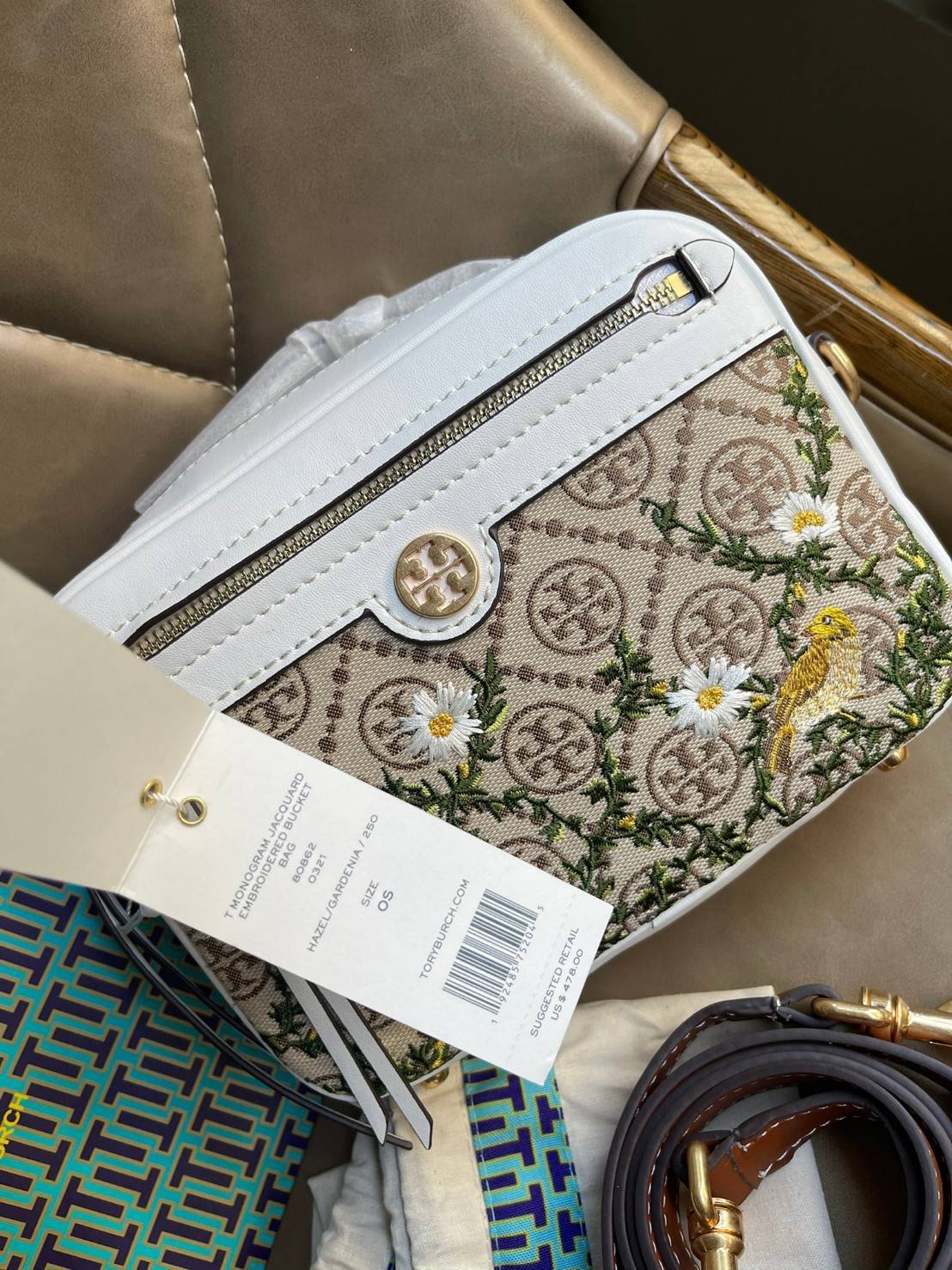 ของแท้ 💯% 】TORY BURCH T MONOGRAM JACQUARD CAMERA BAG การออกแบบที่เรียบง่าย แต่ยังคงความหรูหราเอาไว้ โดดเด่นด้วยลวดลาย T Monogram ซึ่งสามารถบ่งบอกความเป็นตัวตนของแบรนด์ได้อย่างชัดเจน