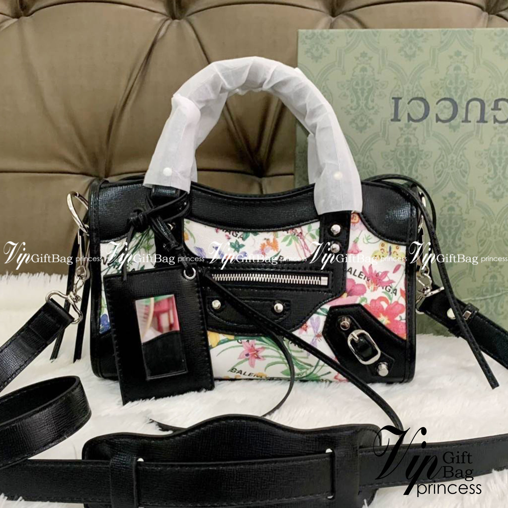 VIP 🥂 Gucci x Balenciaga The Hacker Project Mini Neo Bag คอลเลคชั่นร้อนๆ พร้อมเสิร์ฟ ที่่มีการผสมผสานระหว่างGucci & Balenciaga เข้าไว้ด้วยกัน ดีไซน์ล้ำสมัย วัสดุCanvas เย็บขอบด้วยหนังcalfskin อะไหล่เงิน ลวดลายสดใส ประทับตัวอักษรBalenciaga ลงบนผ้าเ