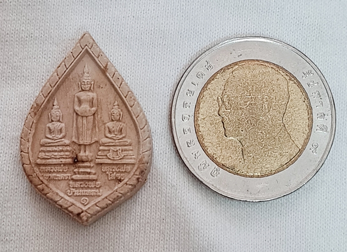 พระผงพระพุทธสามพี่น้อง หลวงพ่อบ้านแหลม หลวงพ่อเขาตะเครา หลวงพ่อโสธร รุ่น1 ค่ะ